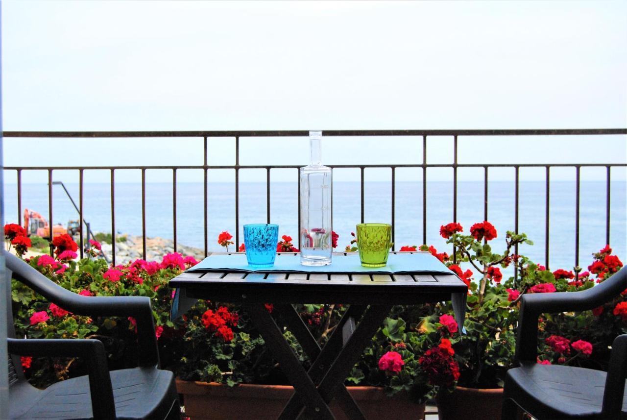 Tramonto Sul Mare - Sea Suite Savona Buitenkant foto