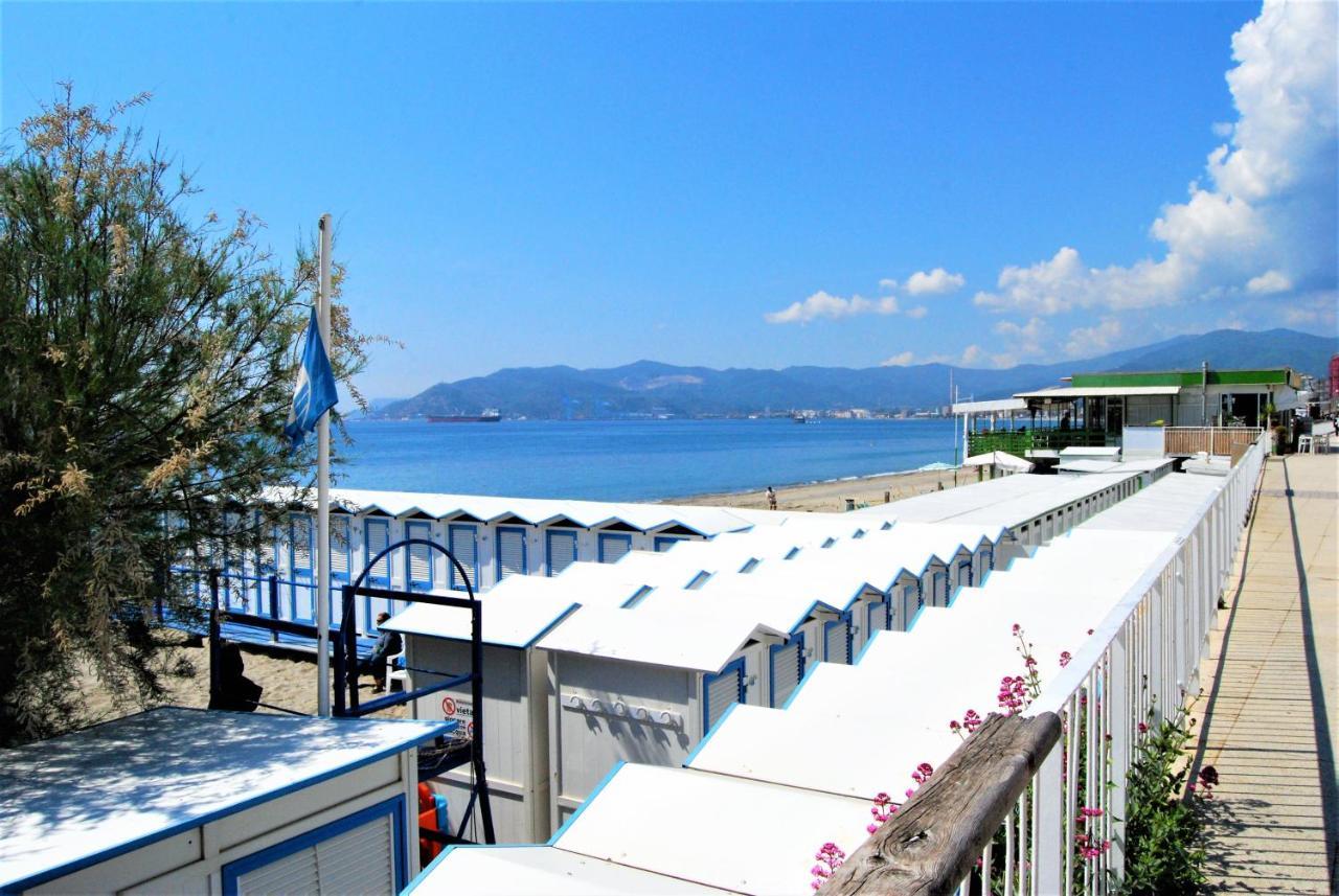 Tramonto Sul Mare - Sea Suite Savona Buitenkant foto