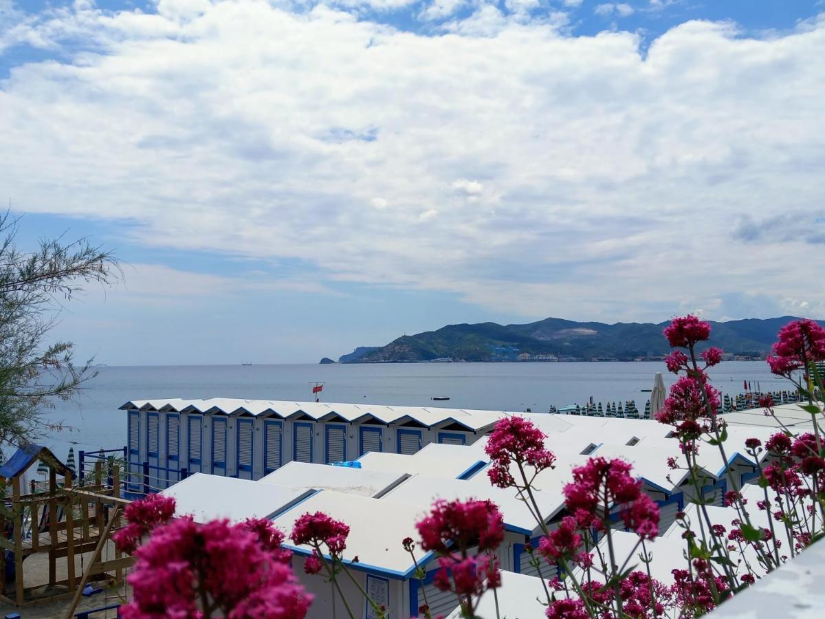 Tramonto Sul Mare - Sea Suite Savona Buitenkant foto