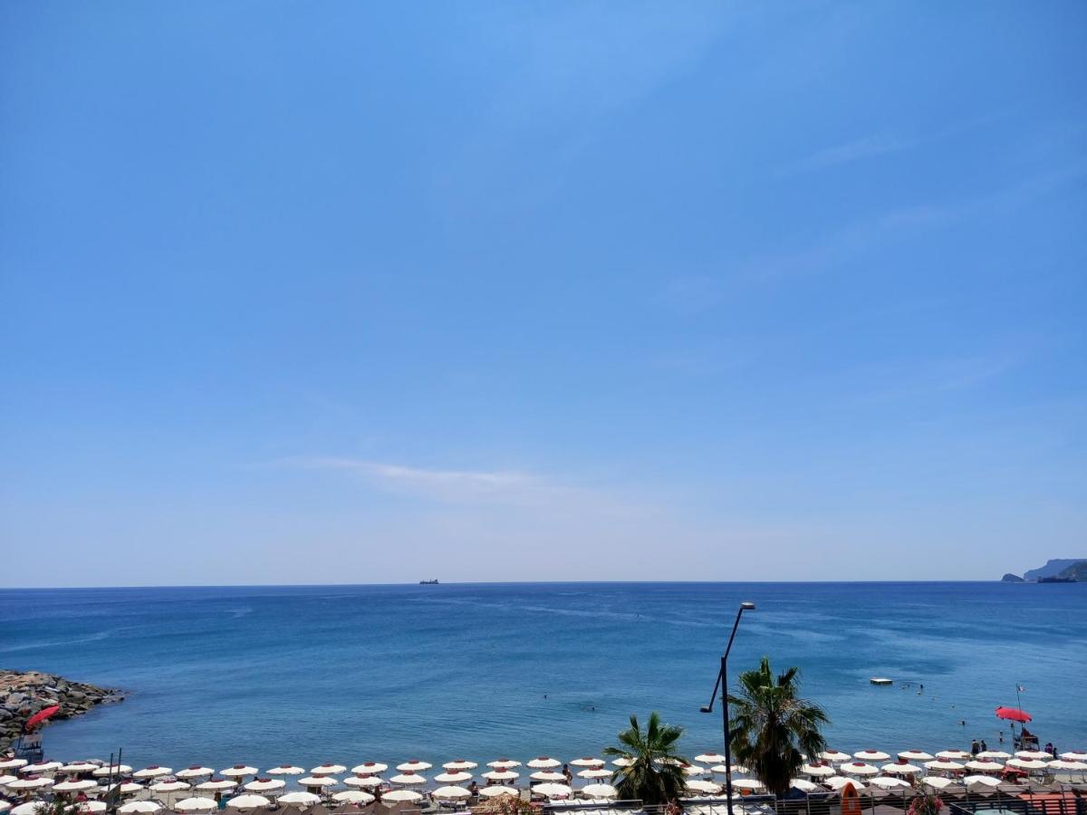 Tramonto Sul Mare - Sea Suite Savona Buitenkant foto