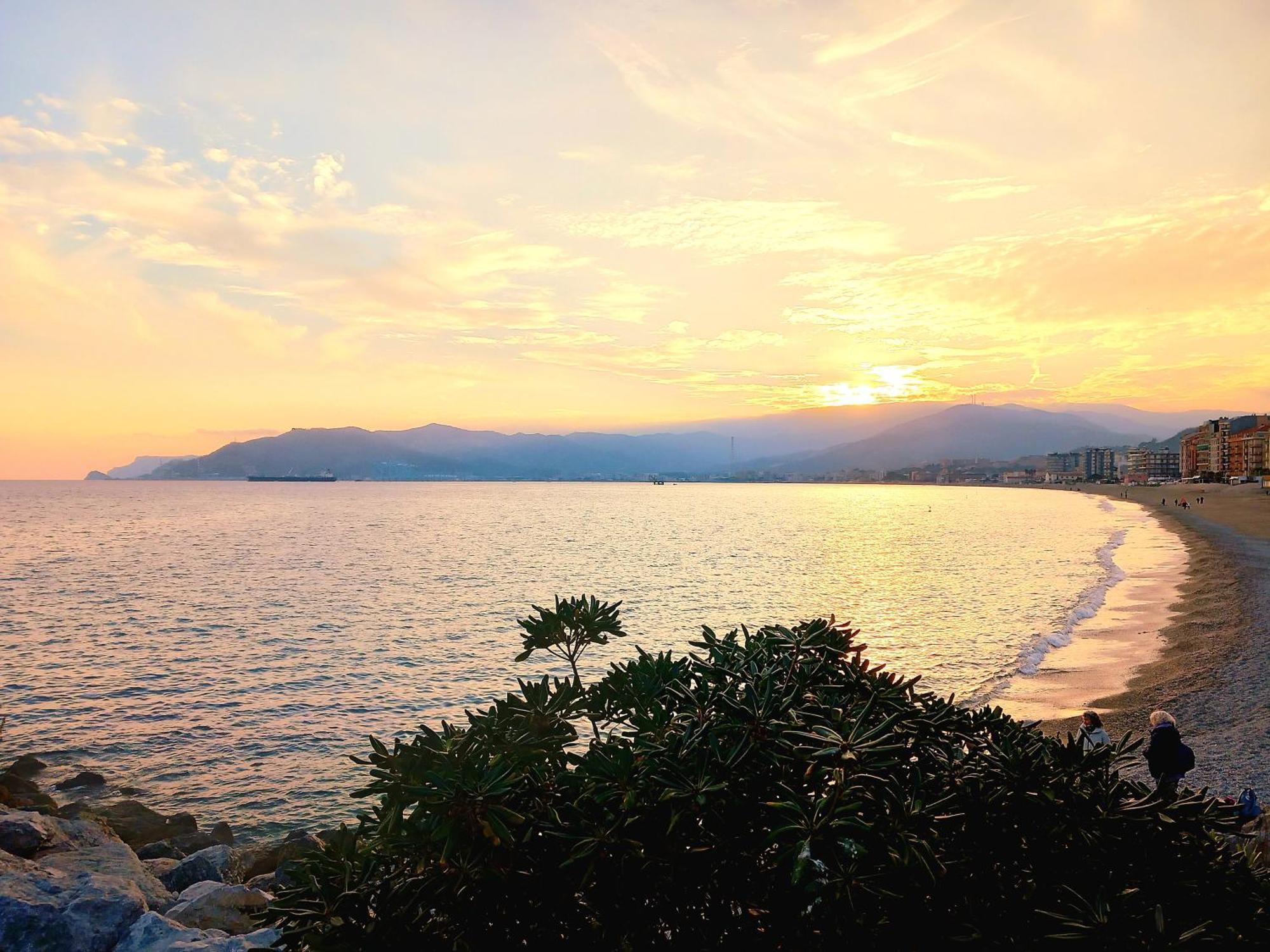 Tramonto Sul Mare - Sea Suite Savona Buitenkant foto