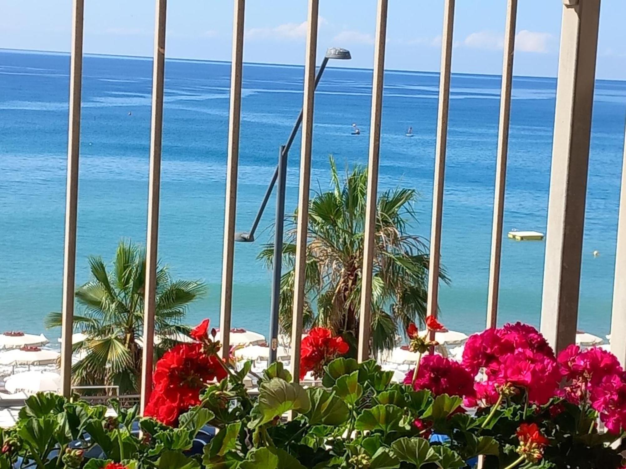 Tramonto Sul Mare - Sea Suite Savona Buitenkant foto