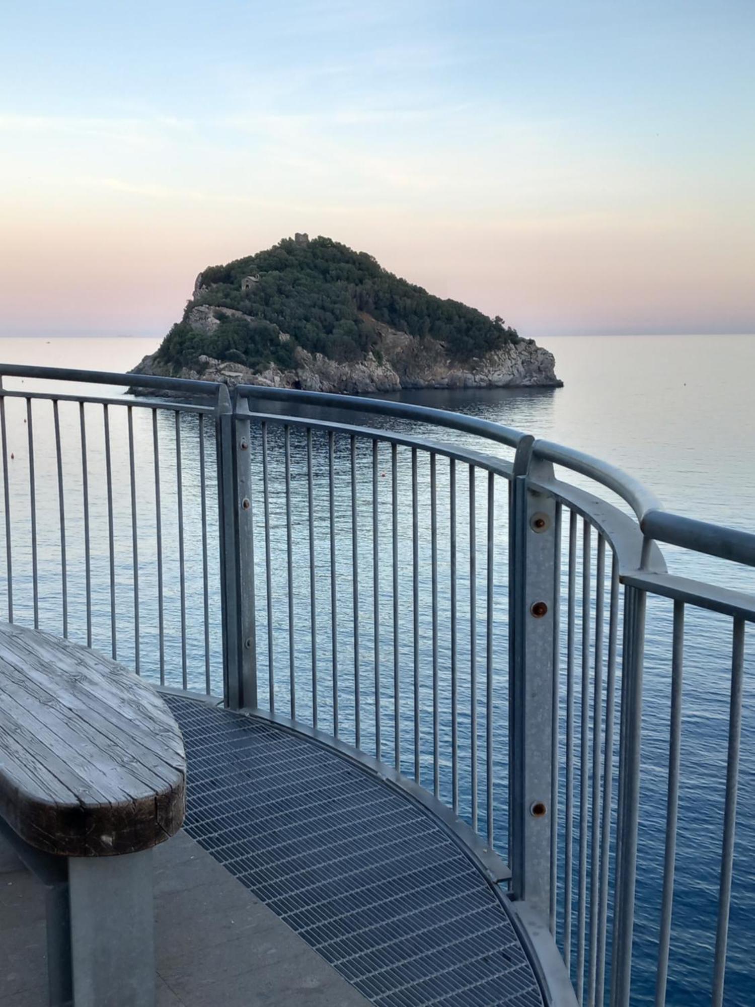 Tramonto Sul Mare - Sea Suite Savona Buitenkant foto