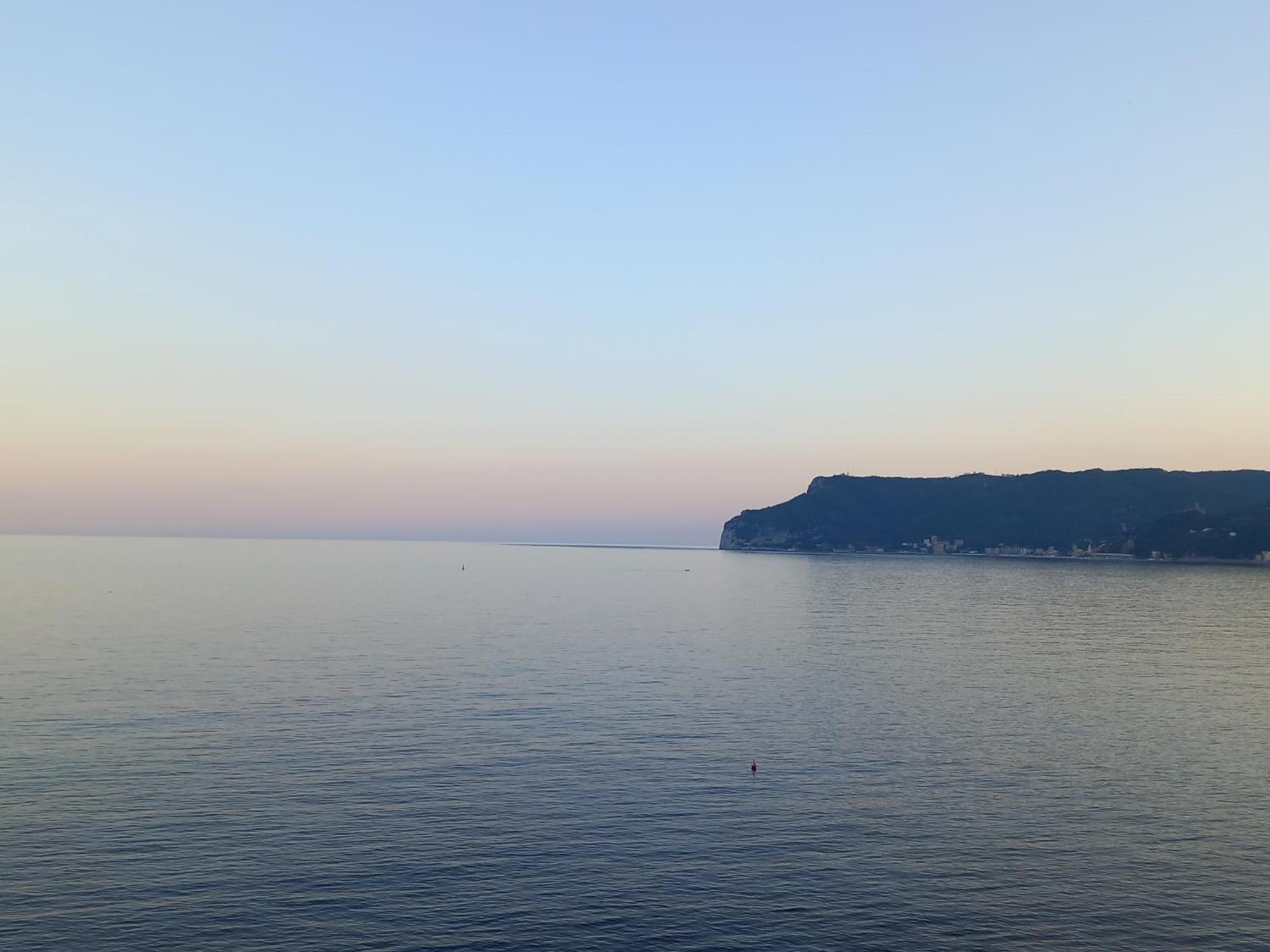 Tramonto Sul Mare - Sea Suite Savona Buitenkant foto