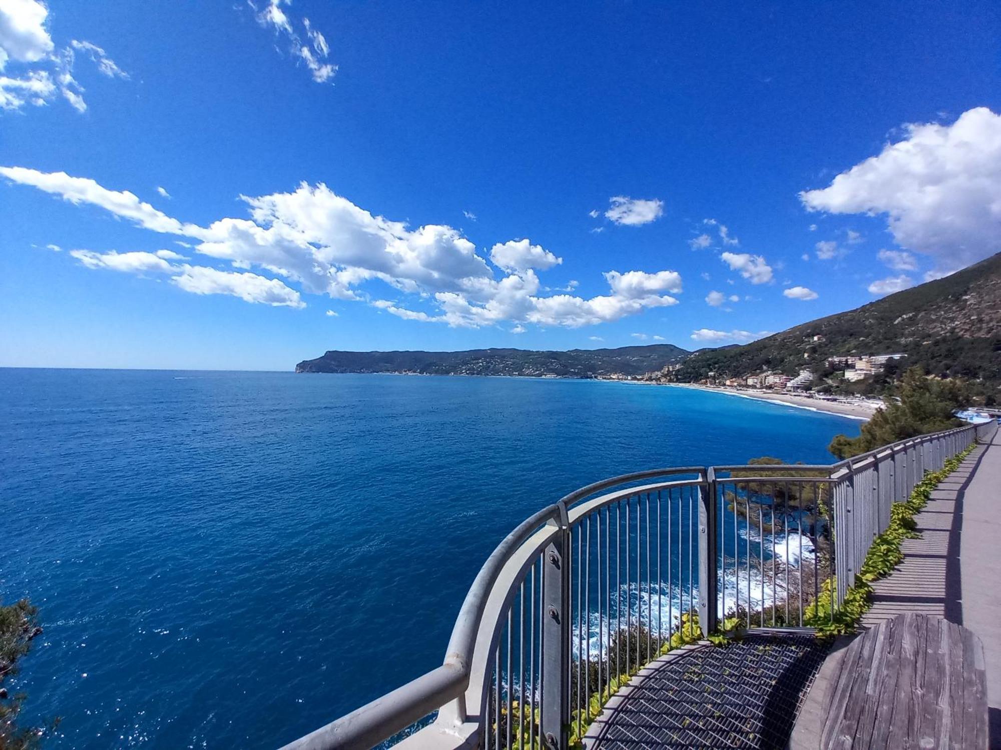 Tramonto Sul Mare - Sea Suite Savona Buitenkant foto