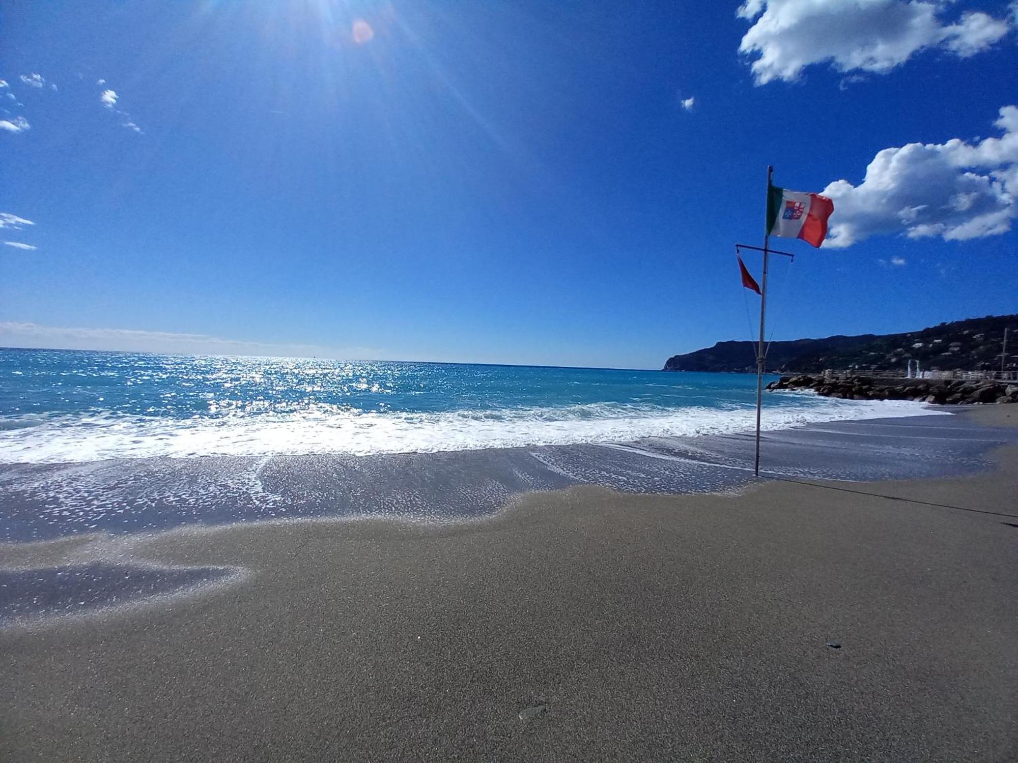 Tramonto Sul Mare - Sea Suite Savona Buitenkant foto