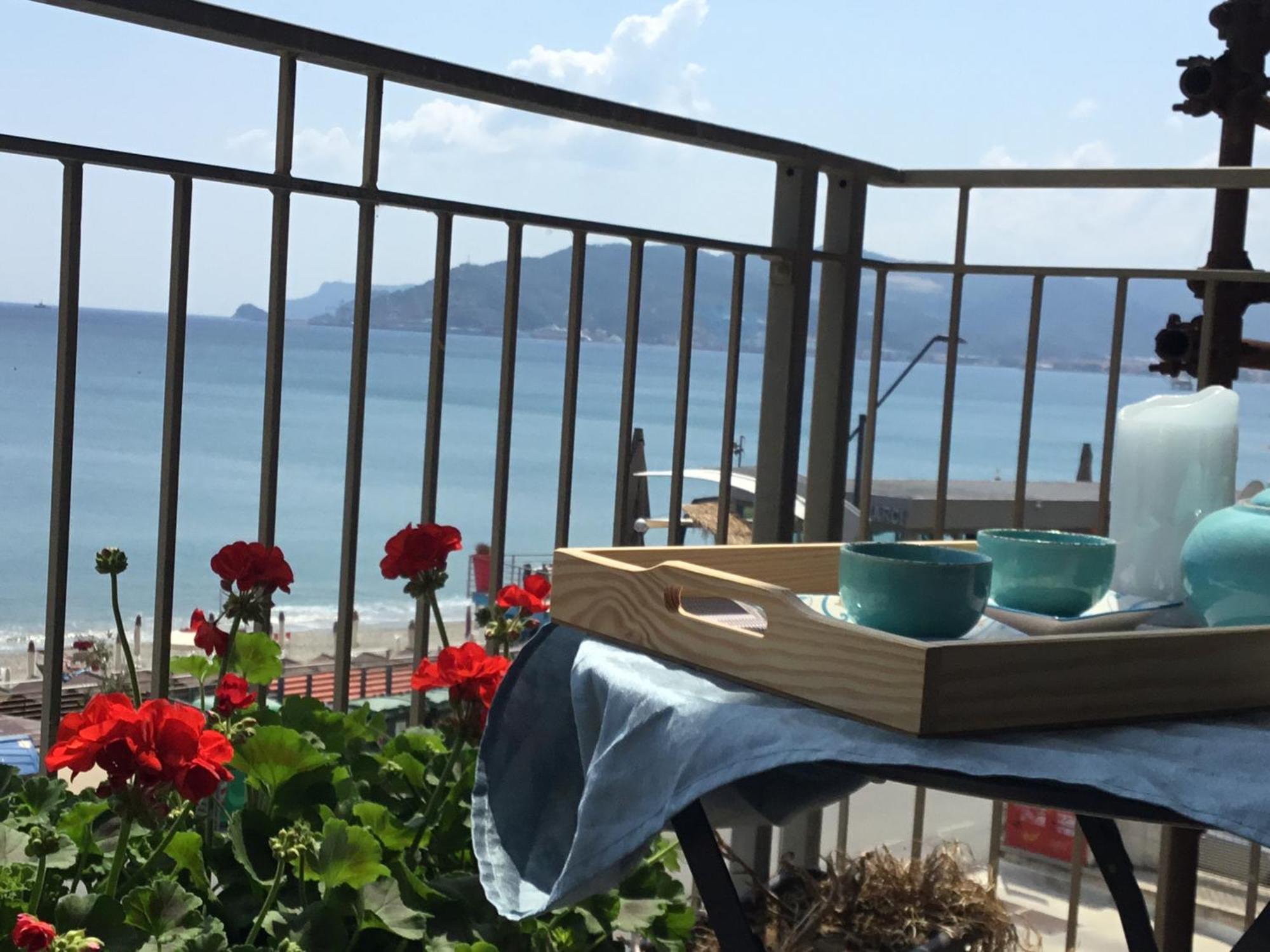 Tramonto Sul Mare - Sea Suite Savona Buitenkant foto